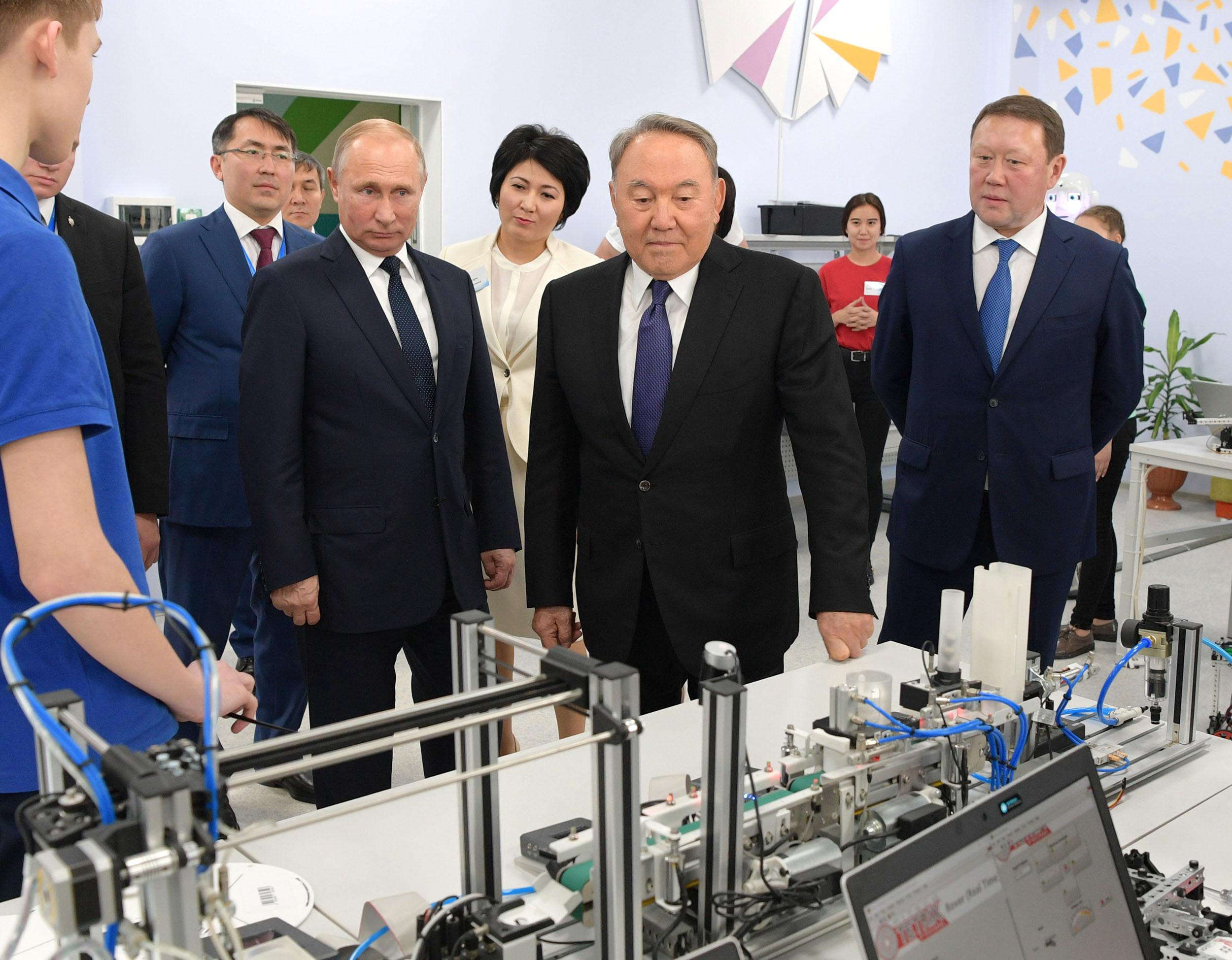 Президенты Казахстана и России посетили Дворец школьников в Павлодаре
