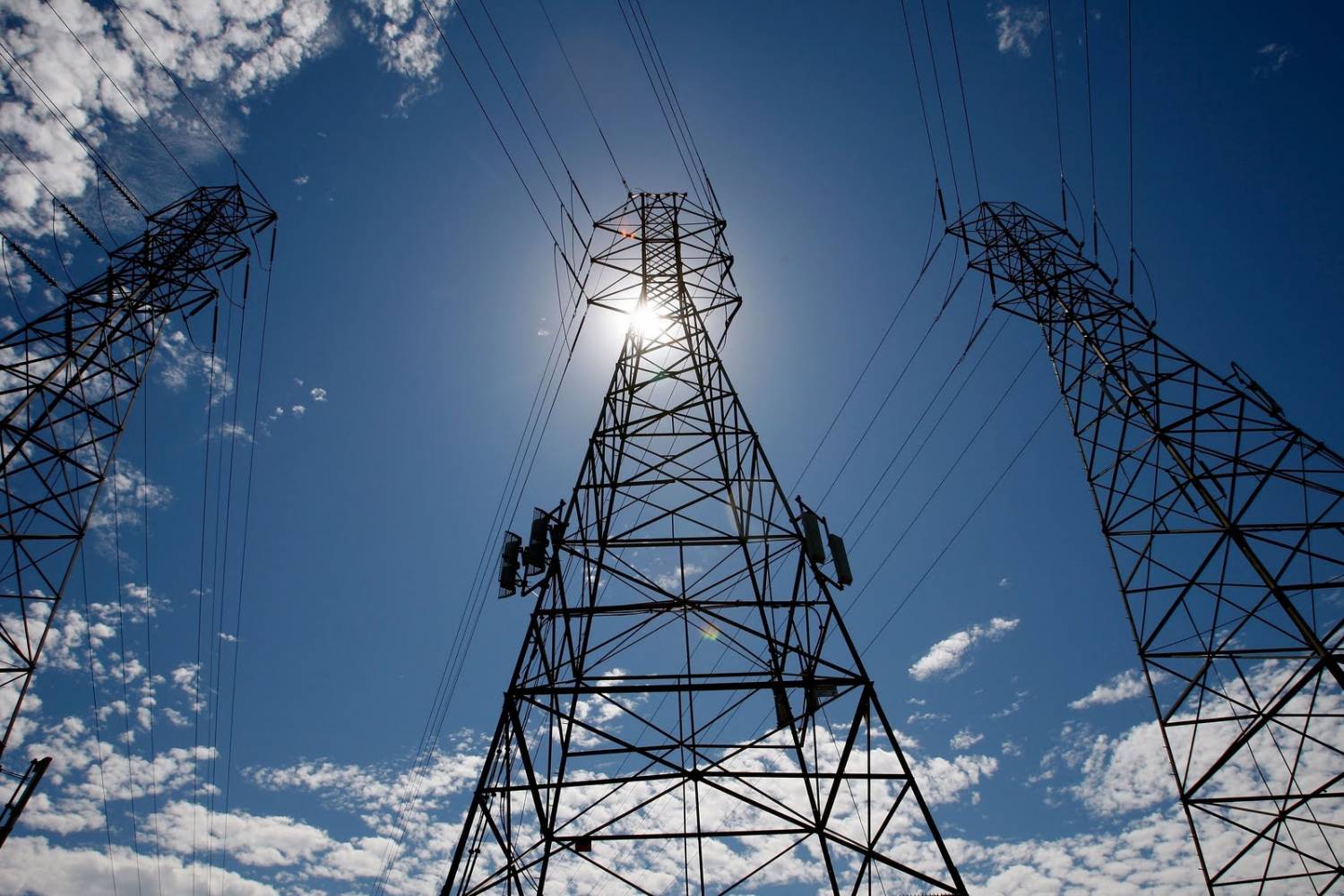 Предельные тарифы на электроэнергию зафиксировали до 2025 года