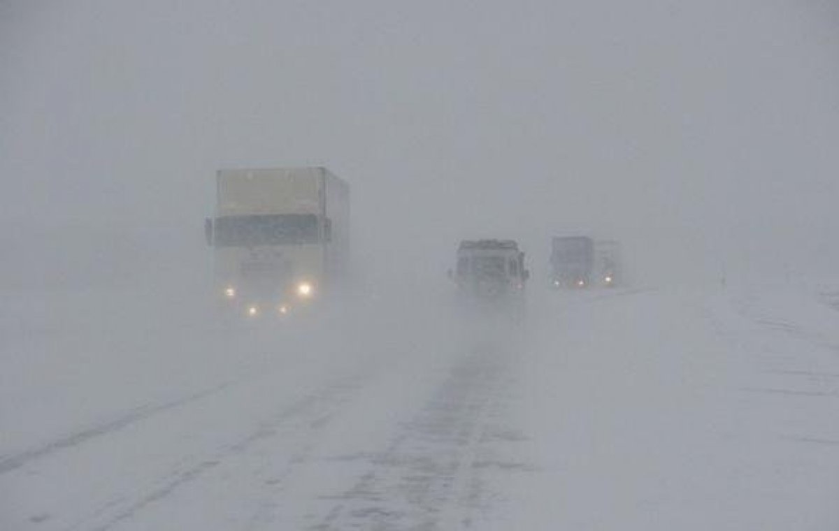 Границу с Казахстаном в Саратовской и Оренбургской областях РФ закрыли для транспорта из-за метели