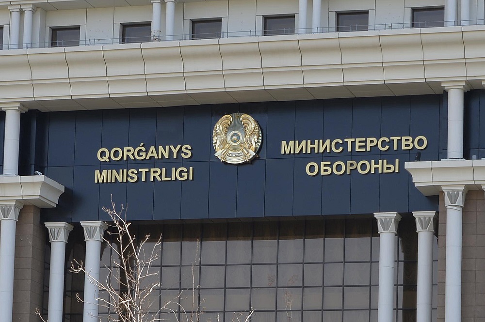 Министр обороны Казахстана перешел на режим самоизоляции