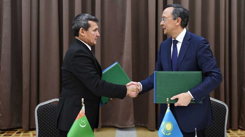Казахстан и Туркменистан обменялись ратификационными грамотами после Каспийского саммита