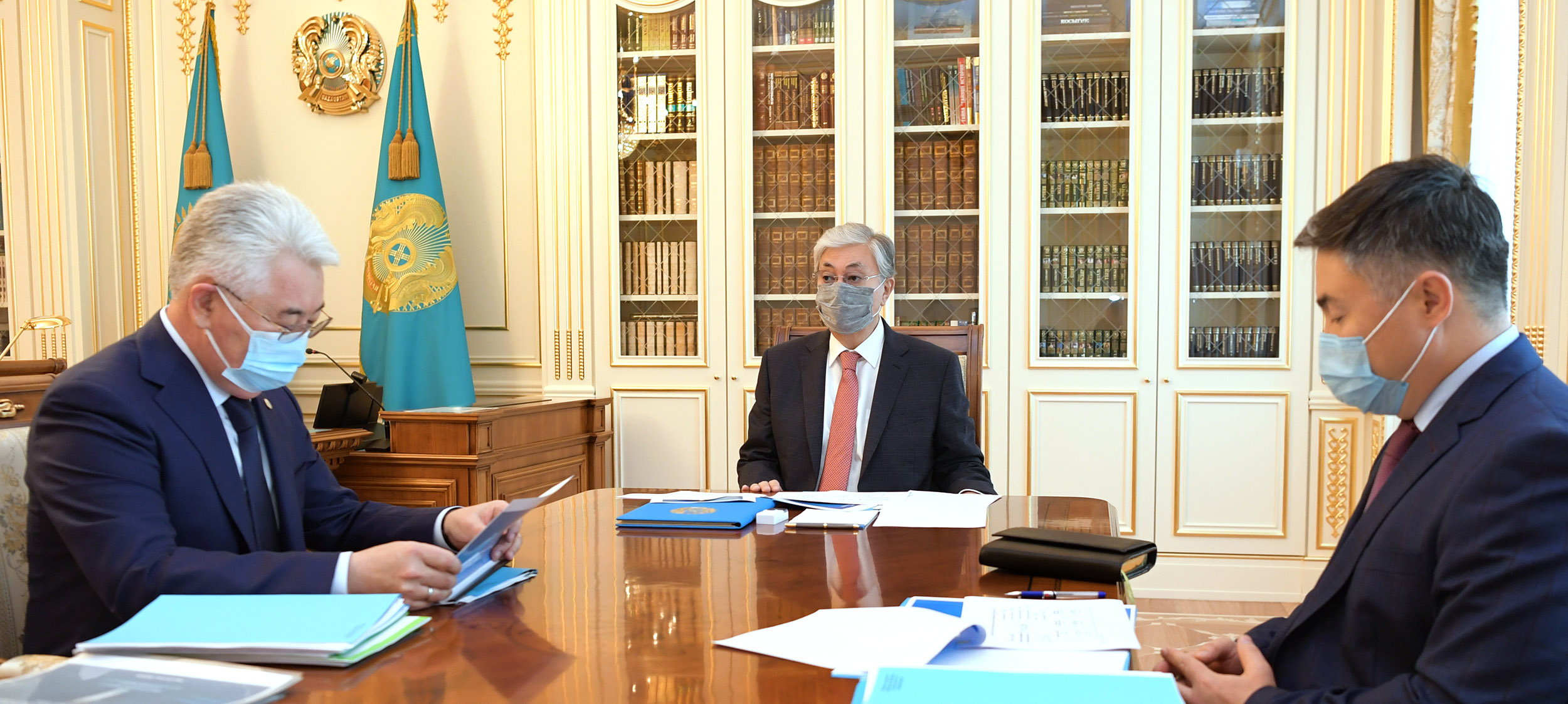 Президент принял министра индустрии и инфраструктурного развития Бейбута Атамкулова