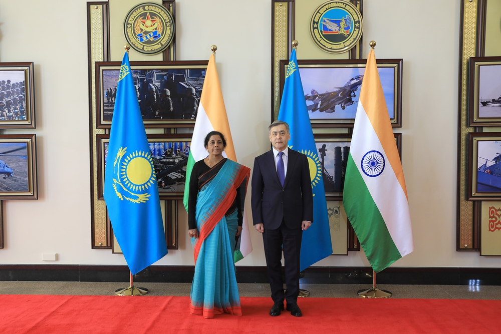 Главы Минобороны Казахстана и Индии обсудили вопросы сотрудничества и миротворческой деятельности