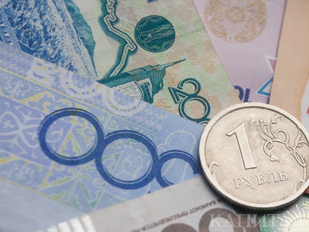 В Казахстане резко снизились продажи рубля 