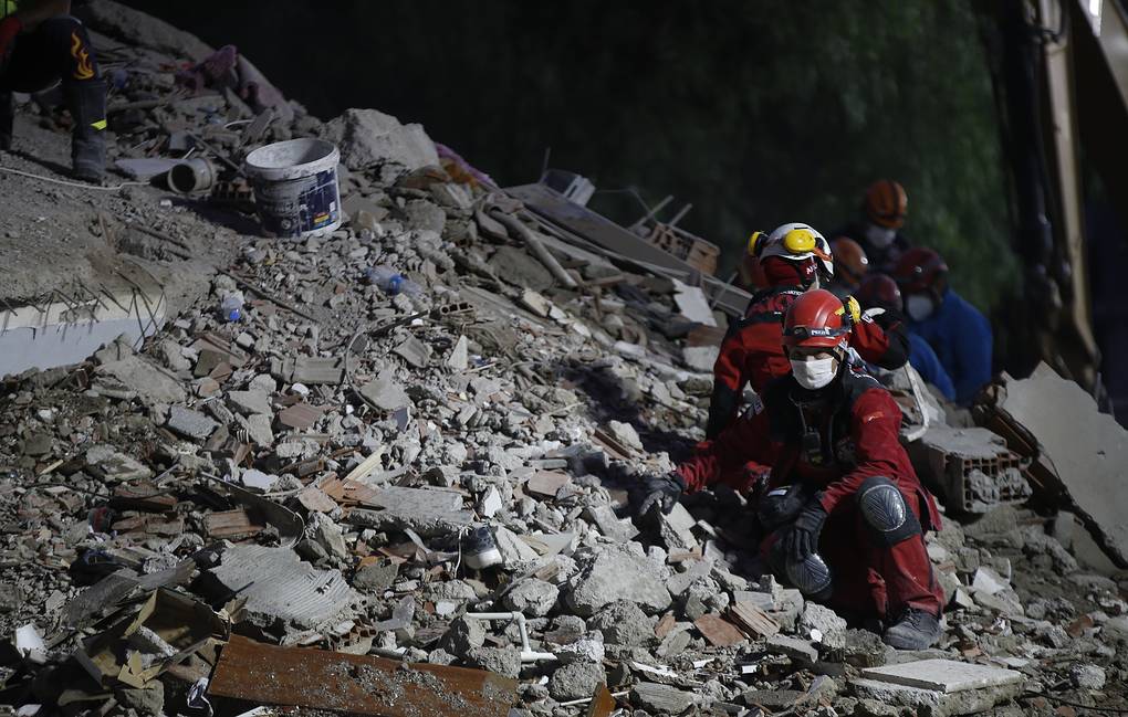 Число погибших в результате землетрясения на западе Турции возросло до 76