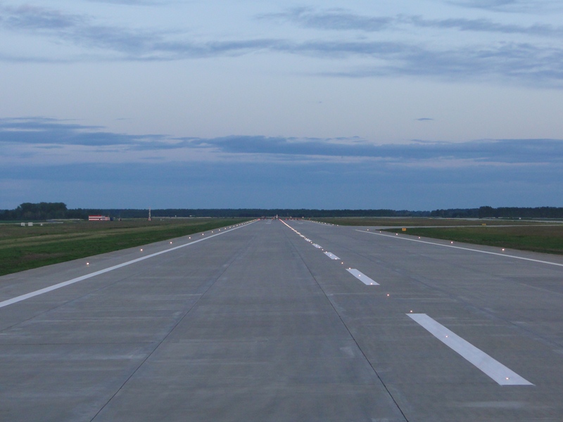 В астанинском аэропорту закроют на ремонт взлётно-посадочную полосу