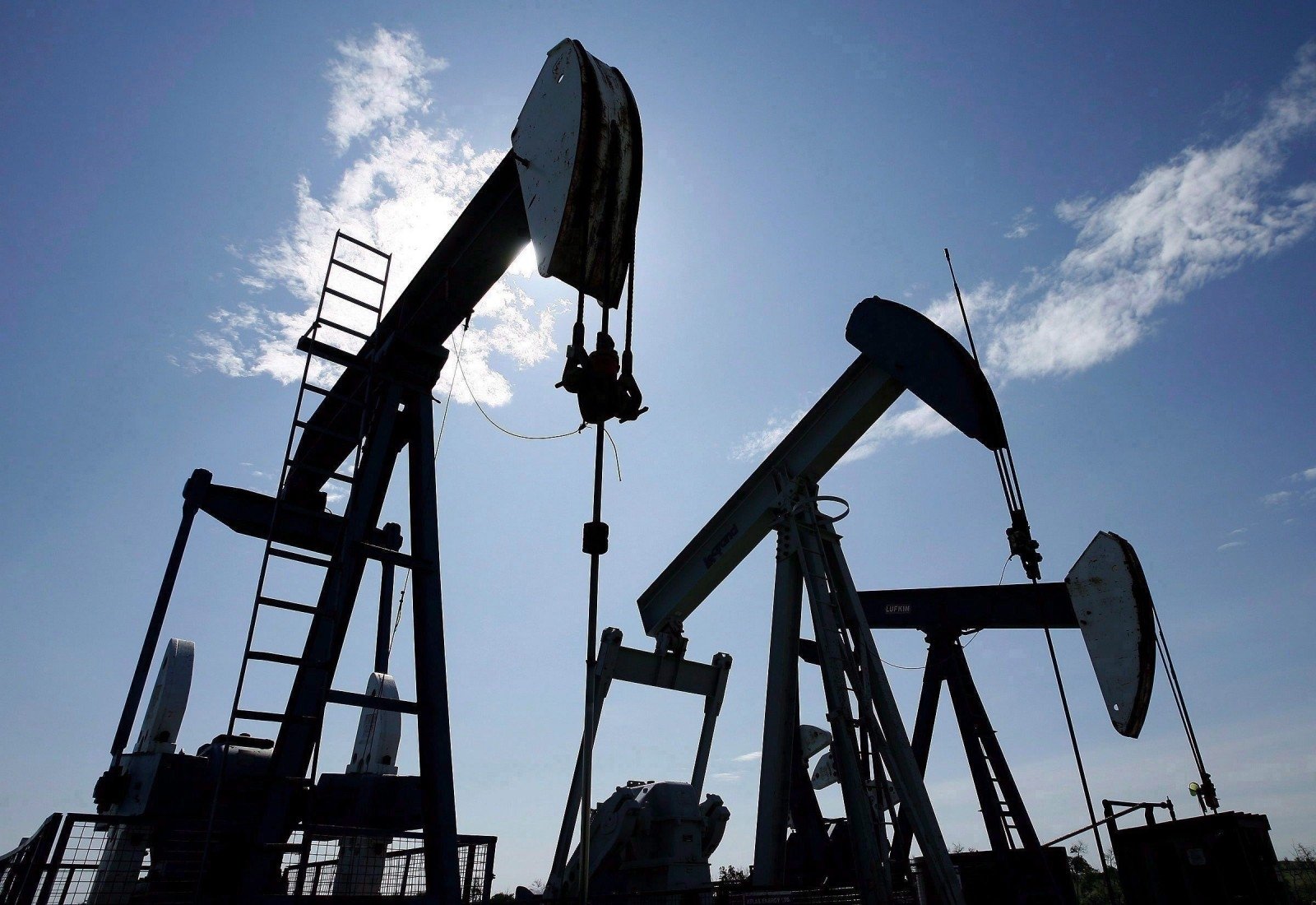 Нефть завершает неделю в плюсе на опасениях сокращения поставок