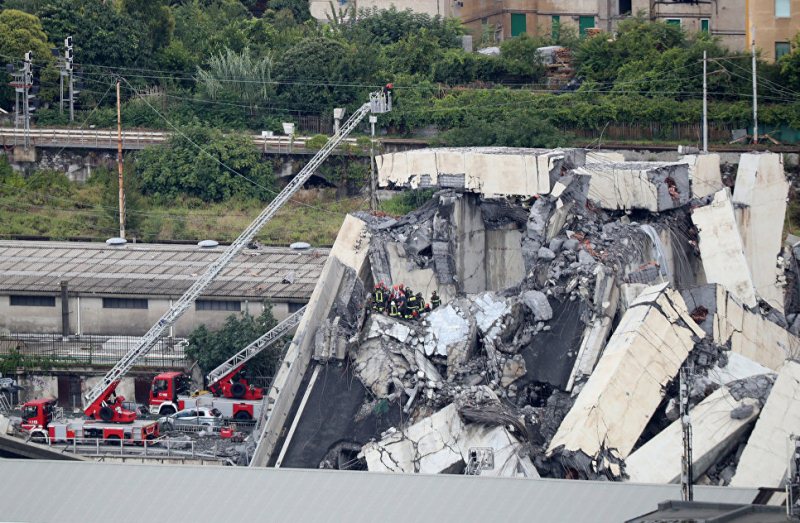 В Италии проходят государственные похороны жертв обрушения моста в Генуе