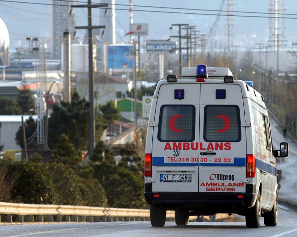 Скоростной поезд врезался в путепровод в Анкаре, есть раненые 