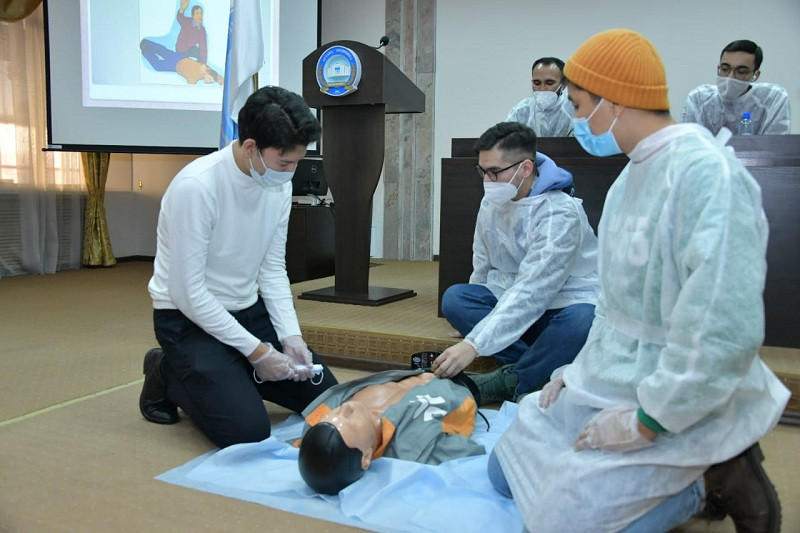 В Нур-Султане вручили сертификаты волонтерам-медикам 