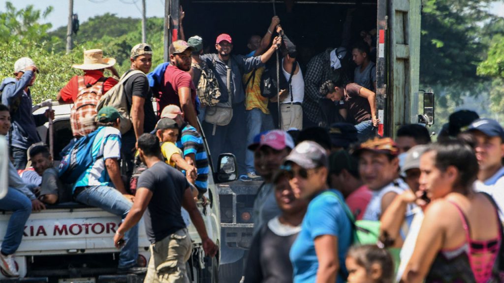 Трамп разрешил стрелять на поражение по беженцам на границе с Мексикой - СМИ