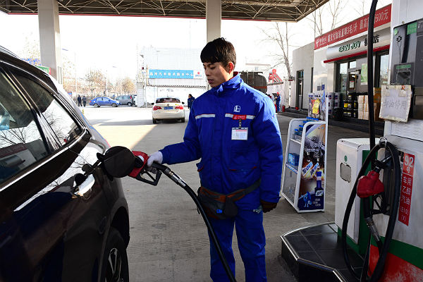 КНР снижает цены на бензин для поддержки экономики 