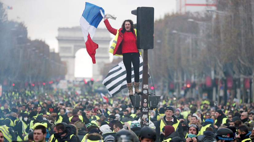 Во Франции продолжаются акции протеста "жёлтых жилетов" 