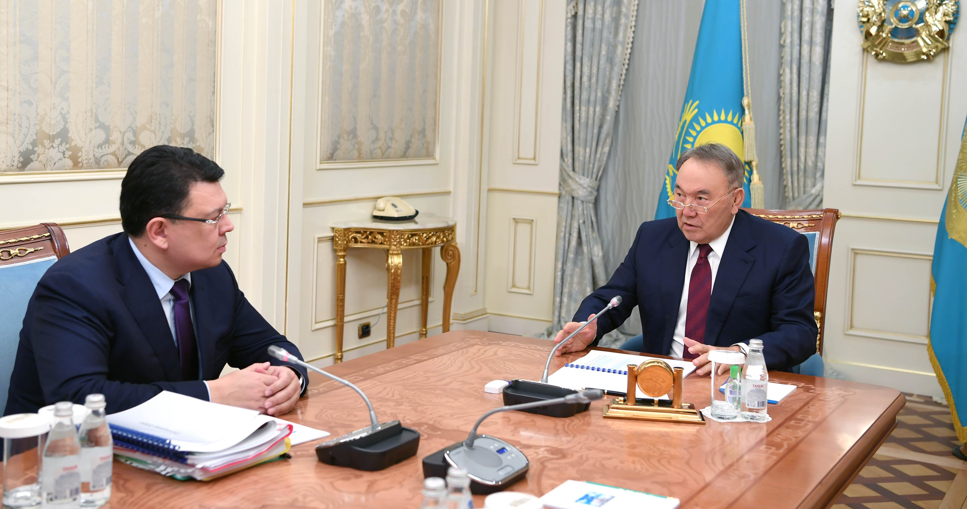 Назарбаев провел встречу с министром энергетики Канатом Бозумбаевым
