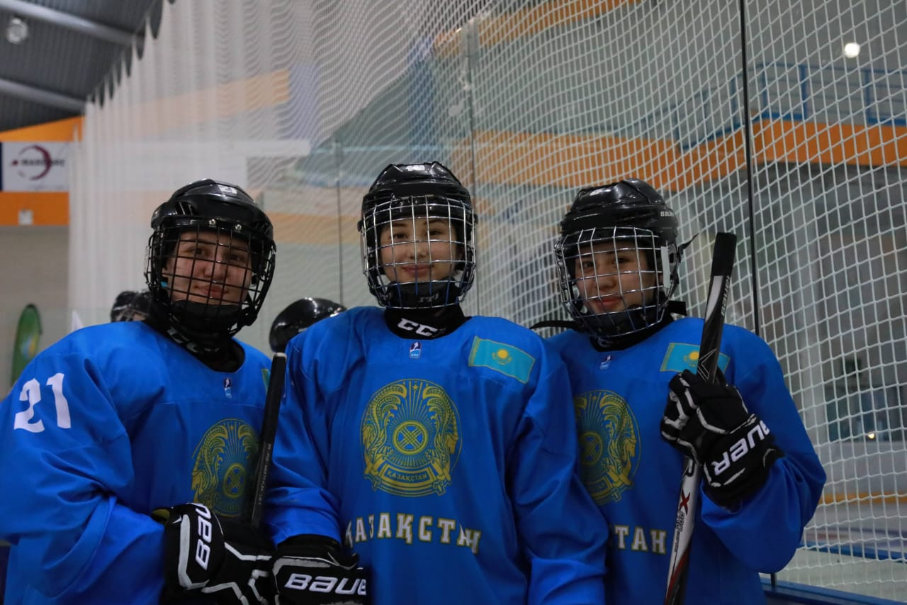 Женская команда РК по хоккею завоевала ещё одну победу в рамках ЧМ U18   