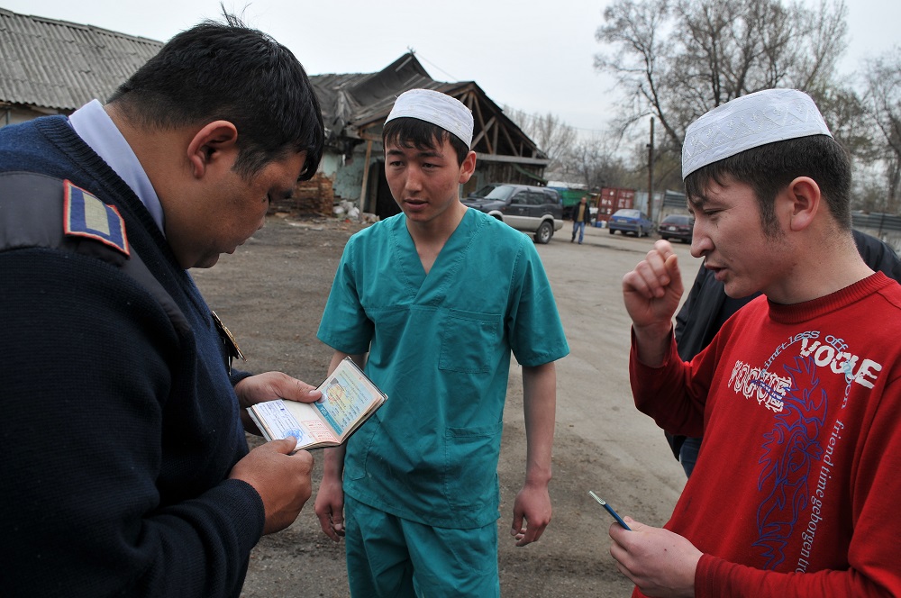 В Казахстане находятся около 2 млн незаконных мигрантов  