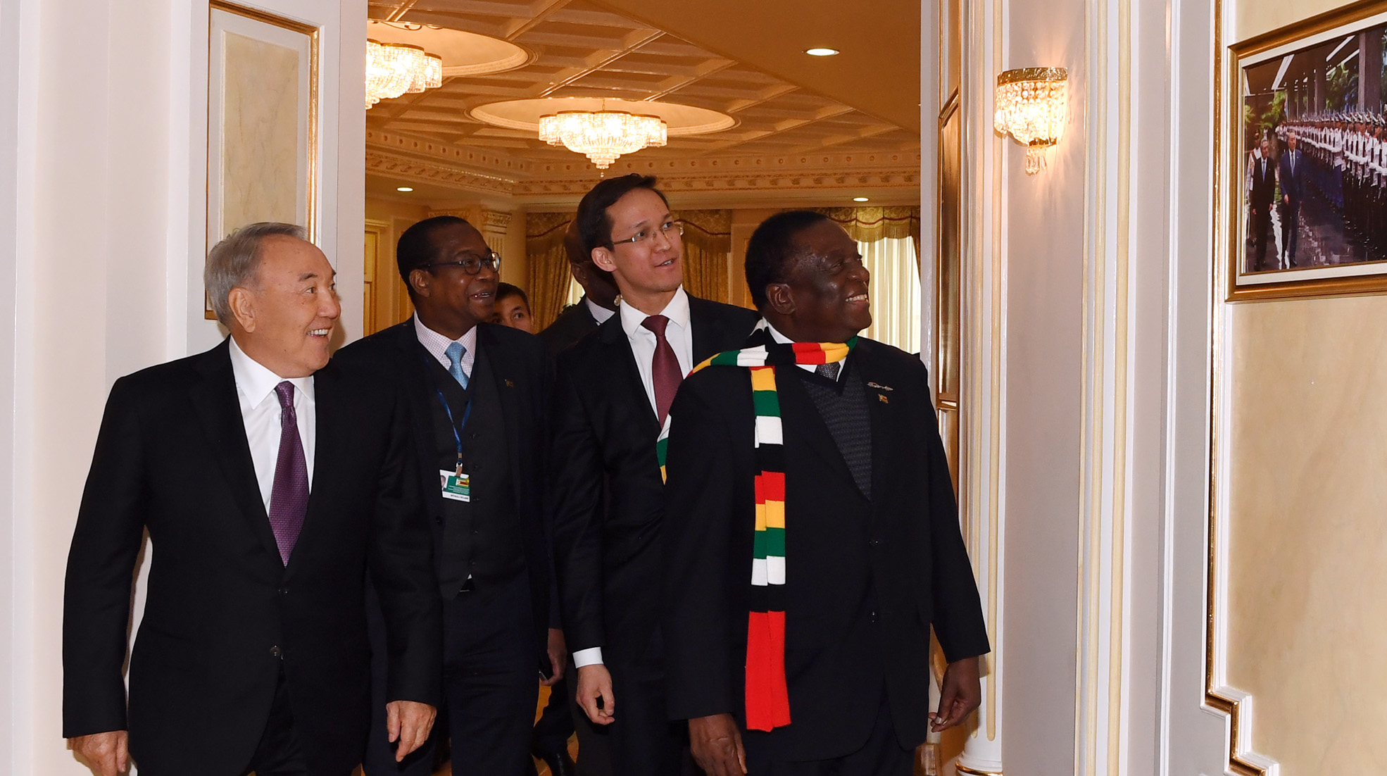 Нұрсұлтан Назарбаев Зимбабве президенті Эммерсон Мнангагвамен кездесті