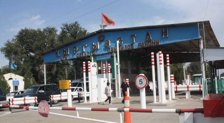Мажилис одобрил предлагаемые новшества для пунктов пропуска на границе с Кыргызстаном
