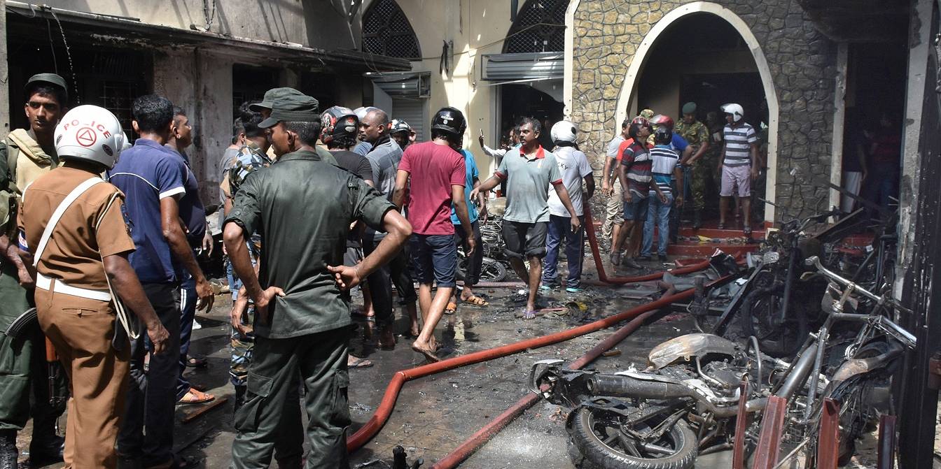 Взрывы на Шри-Ланке уcтроили семь террористов-смертников – СМИ  