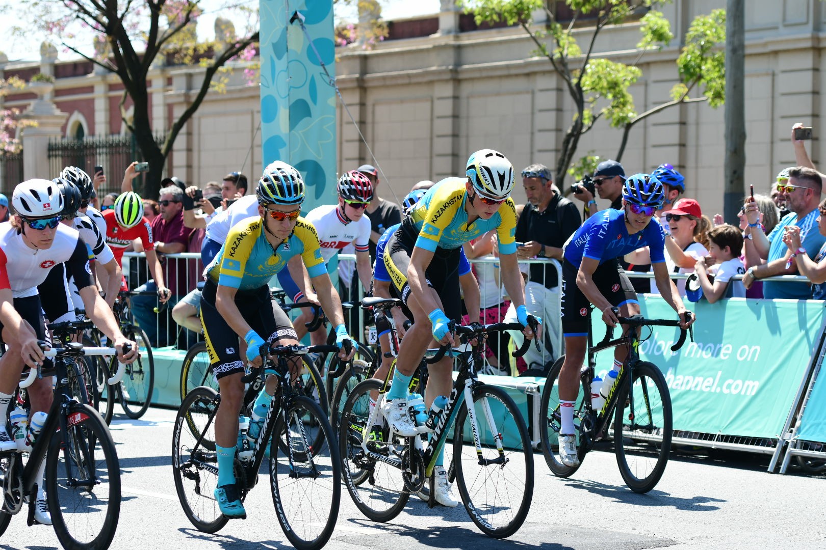 Казахстанские велогонщики возглавили общий зачёт в комбинированных соревнованиях 