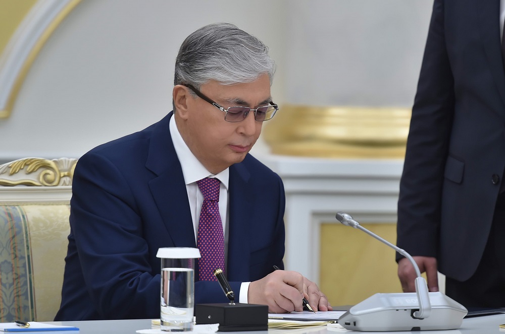 Президент РК подписал указ о награждении казахстанцев государственными наградами