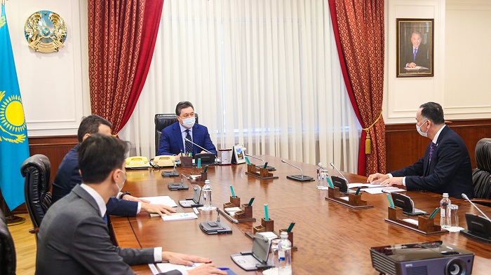 Аскар Мамин обсудил сотрудничество РК и АБР с новым директором банка в РК