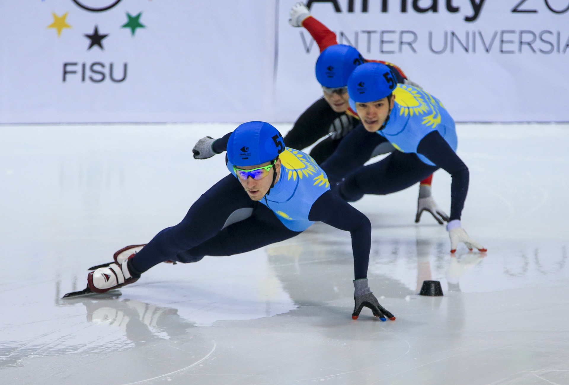 Команда Казахстана по шорт-треку успешно выступила на этапе Кубка России 