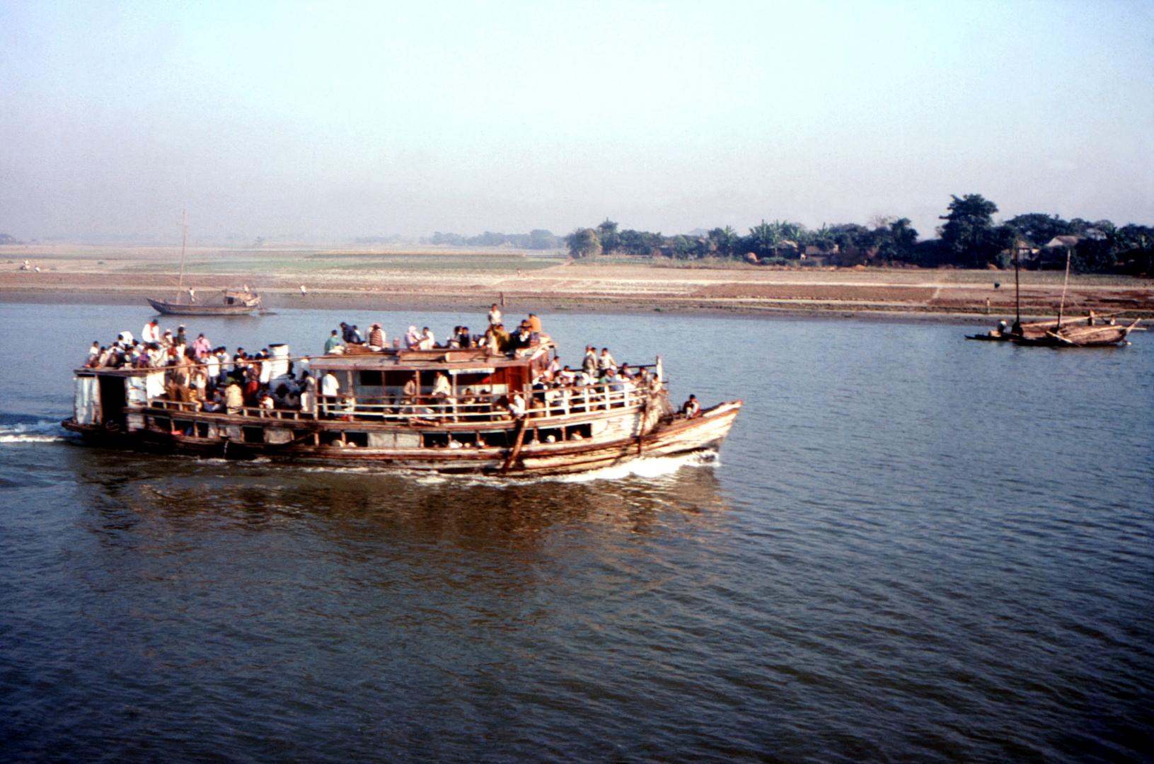 В Бангладеш затонул паром  