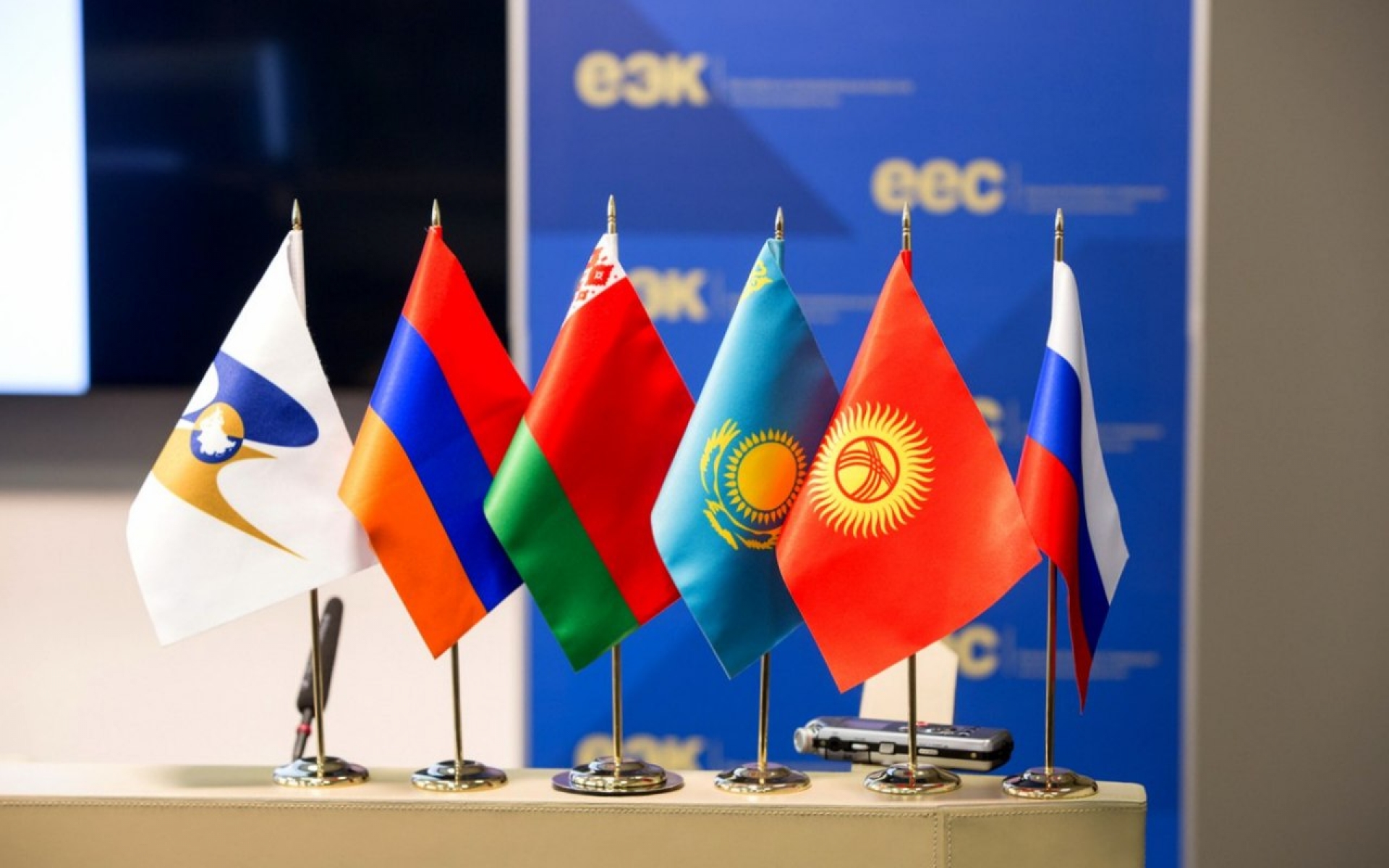 Путин, Лукашенко и Жээнбеков удостоены казахстанского ордена в честь пятилетия создания ЕАЭС   