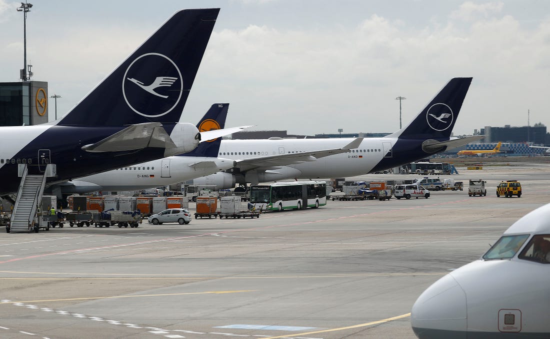 Второй день забастовки сотрудников Lufthansa привел к отмене около 600 авиарейсов
