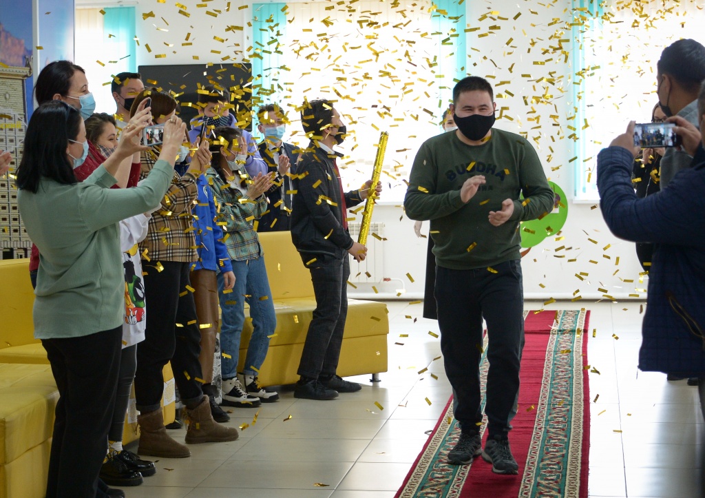 Миллион тенге отдал казахстанский победитель Grammy на благотворительность