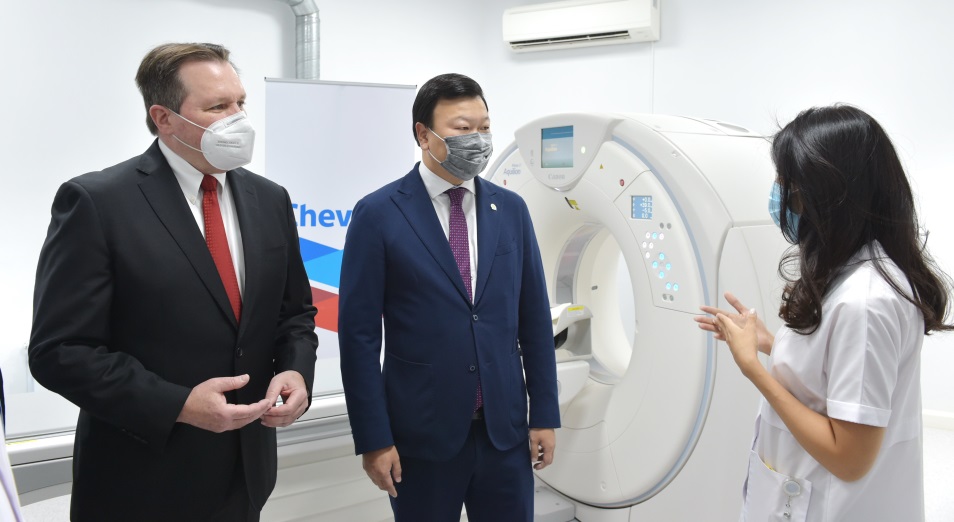 "Шеврон" передал шесть компьютерных томографов медицинским учреждениям Казахстана в рамках поддержки борьбы с COVID-19
