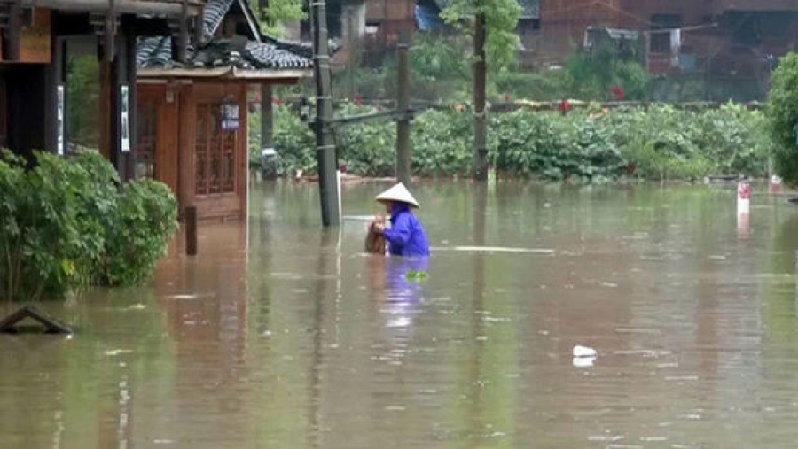 В Китае более 70 тысяч человек оказались в зоне бедствия из-за сильных дождей