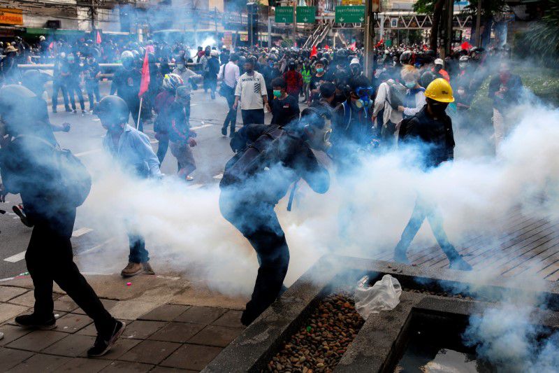Демонстранты против правительства Таиланда столкнулись с полицией в Бангкоке