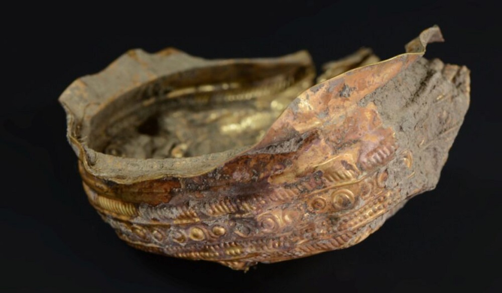 Археологи в Австрии нашли золотую чашу возрастом около трех тысяч лет