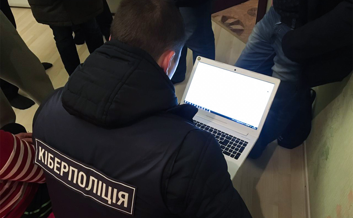 Распространение личных данных казахстанцев выявила киберполиция Украины